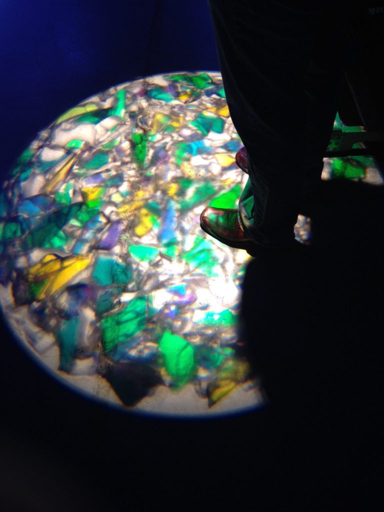 ovation-e190ww-rosco-prismatics-2