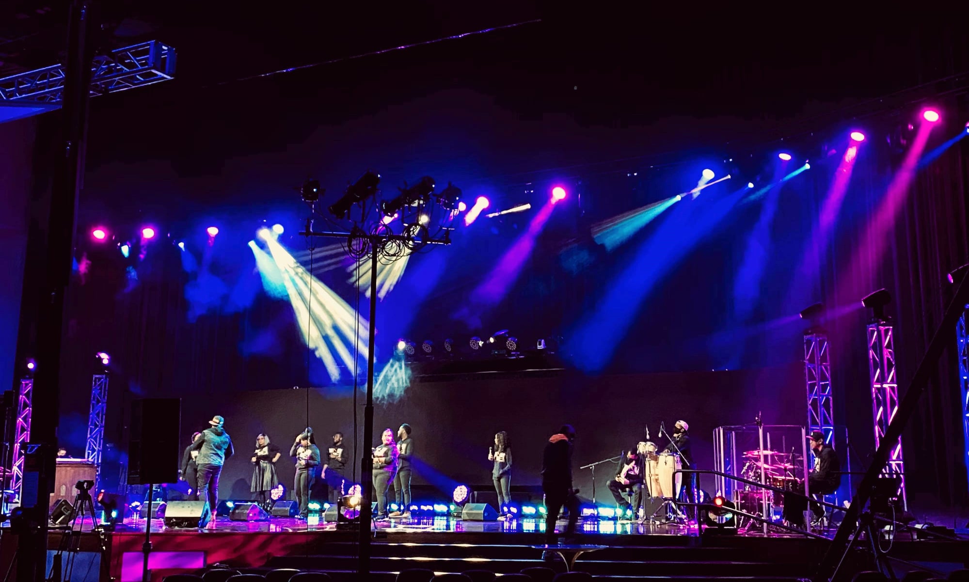 First Baptist Glenarden Christmas 2022 Elizabeth Coco Adds Depth To First Baptist Glenarden Video With Chauvet  Professional | Chauvet Professional