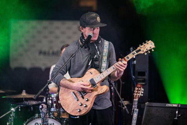 Annie In The Water - Maverick MK1 Hybrid 3