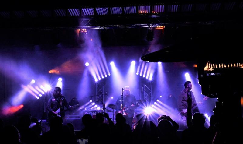 Gable Larramore Creates Outsized Looks for Drivin&rsquo; N Cryin&rsquo; with CHAUVET Professional