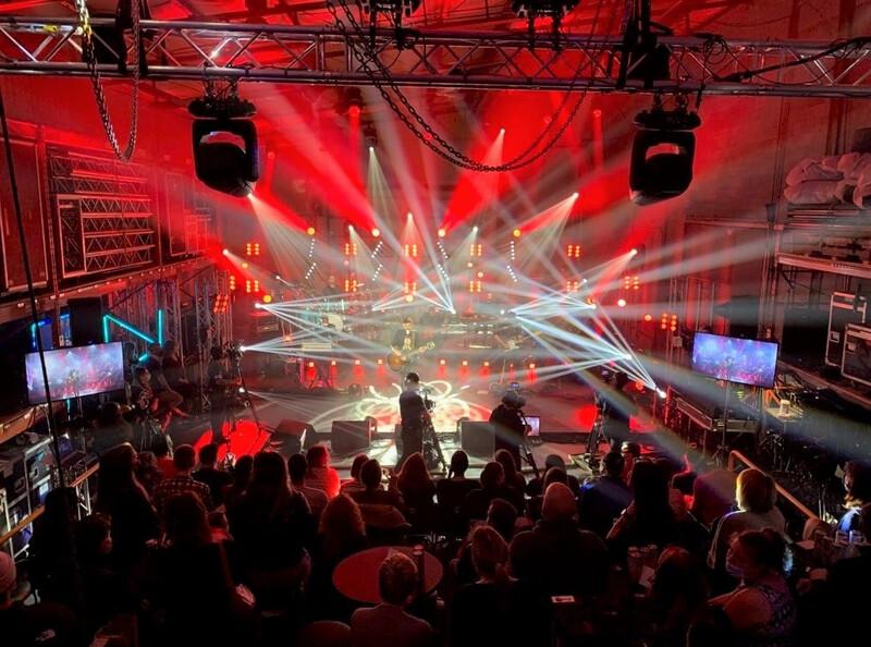 Live Dans Ton Salon Expands Livestream Possibilities with CHAUVET Professional Live Dans Ton Salon Expands Livestream Possibilities with CHAUVET Professional