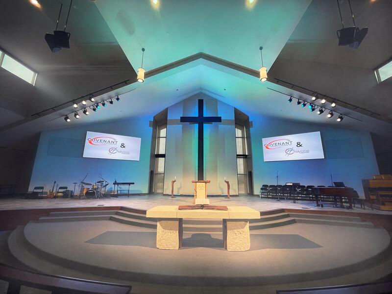 Chandler Mann and CHAUVET Professional Balance Light at Holy Cross Lutheran Chandler Mann and CHAUVET Professional Balance Light at Holy Cross Lutheran