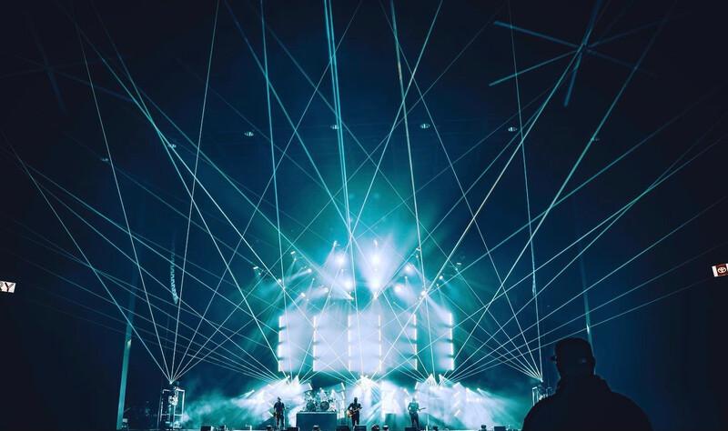 Matthew &ldquo;PJ&rdquo; Row Creates Unique Look for Koe Wetzel With Hoopty Lights and CHAUVET Professional 