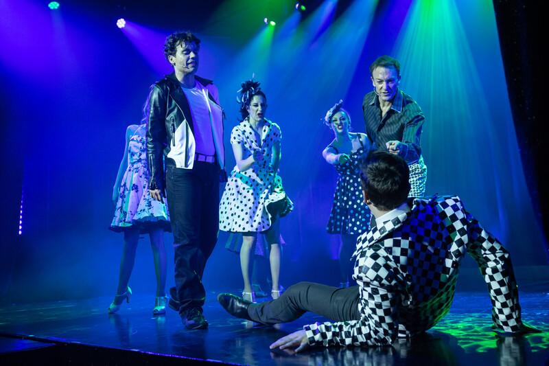 Tristan Mouget and DON&rsquo;T GIVE UP Help Cabaret Du Bout Des Pr&egrave;s Sparkle With CHAUVET Professional