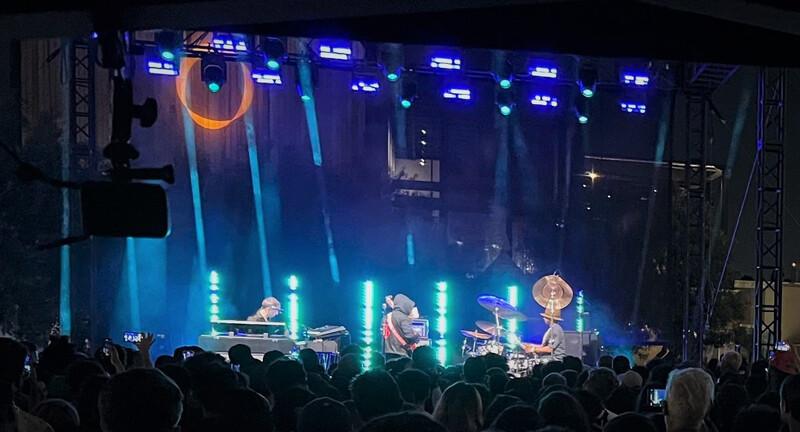 Justin Preston Balances Looks for Thundercat&rsquo;s Broad Museum Show with CHAUVET Professional